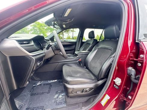 Used 2025 Jeep Grand Cherokee L Laredo RWD image 19