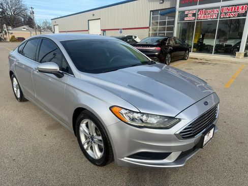 Used 2018 Ford Fusion SE w/ Fusion SE Technology Package image 3