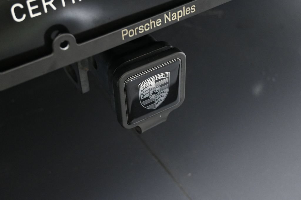 Certified 2025 Porsche Macan AWD/4WD image 32