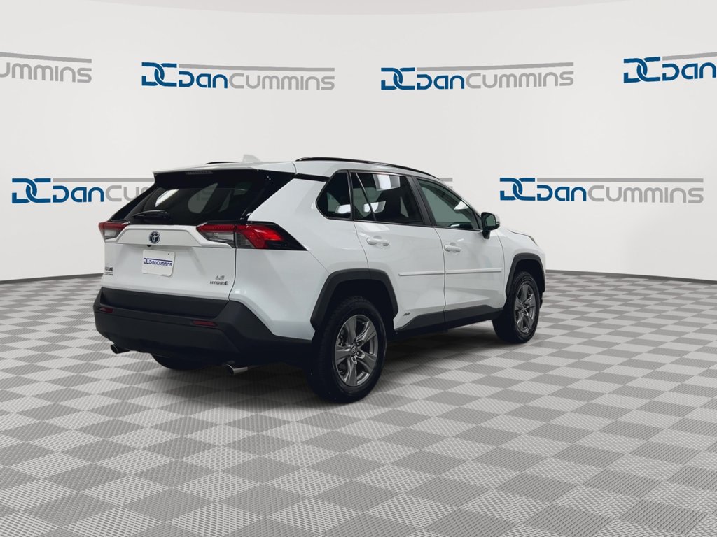 Used 2024 Toyota RAV4 LE AWD/4WD image 8