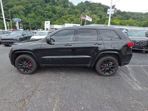 Used 2019 Jeep Grand Cherokee Altitude AWD/4WD image 4