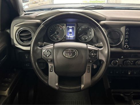 Used 2022 Toyota Tacoma TRD Off-Road w/ Technology Package AWD/4WD image 16