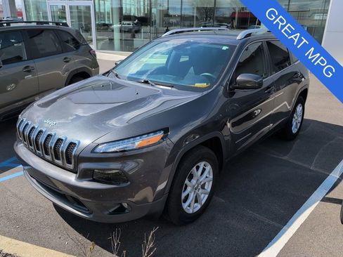 Used 2016 Jeep Cherokee Latitude w/ Cold Weather Group image 6