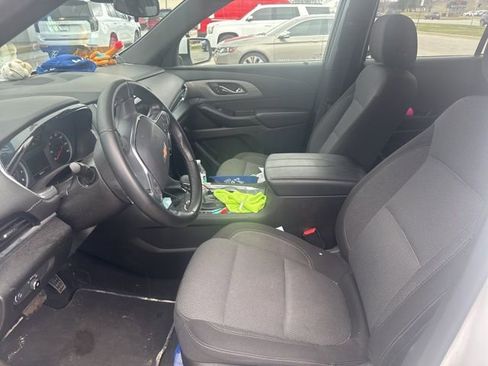 Used 2023 Chevrolet Traverse LT image 7