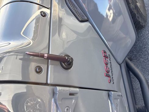 Used 2018 Jeep Wrangler Unlimited Rubicon image 27