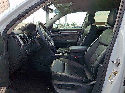 Certified 2023 Volkswagen Atlas SE w/ Black Wheel Package AWD/4WD image 14