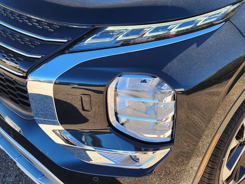 New 2025 Mitsubishi Outlander SE image 5