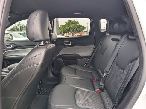 Used 2025 Jeep Compass Latitude w/ Convenience Group image 14