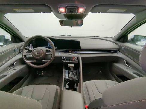 Used 2025 Hyundai Elantra SEL FWD image 23