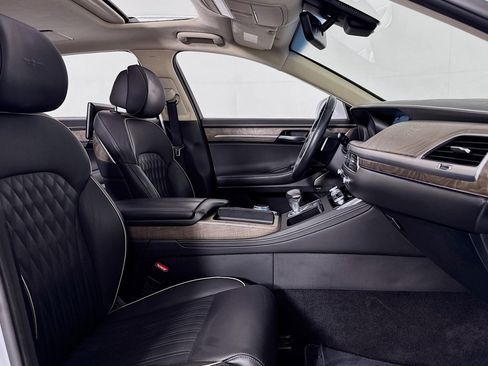 Used 2022 Genesis G90 5.0 Ultimate image 8