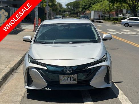 Used 2018 Toyota Prius Prime Plus w/ Carpet Mat Package FWD image 7