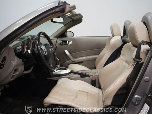 Used 2007 Nissan 350Z Touring RWD image 38