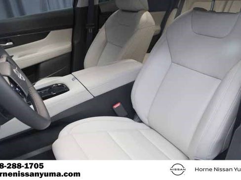 Certified 2025 Nissan Murano SV image 6