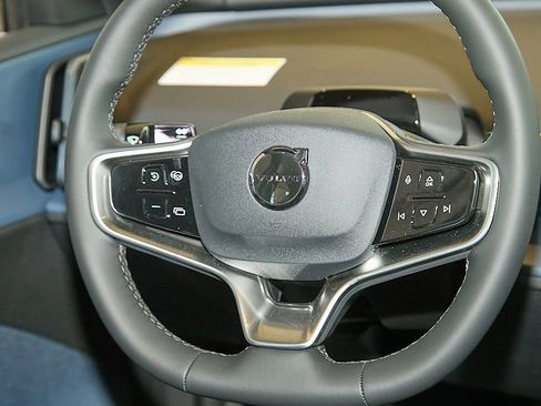 New 2026 Volvo EX30 Plus w/ Climate Package image 18