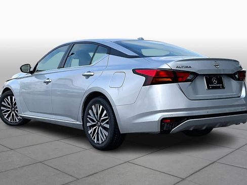 Used 2024 Nissan Altima 2.5 SV image 12