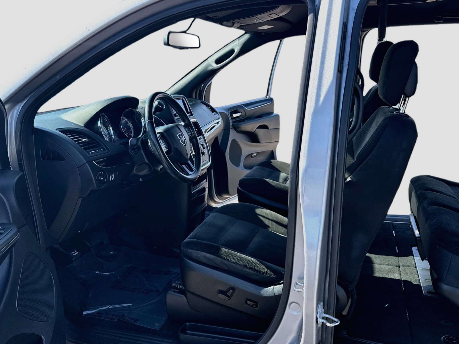 Used 2018 Dodge Grand Caravan SE FWD image 11