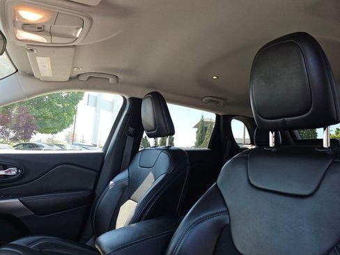 Used 2019 Jeep Cherokee Latitude Plus image 33