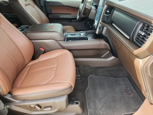 Used 2024 Ford Expedition King Ranch image 13
