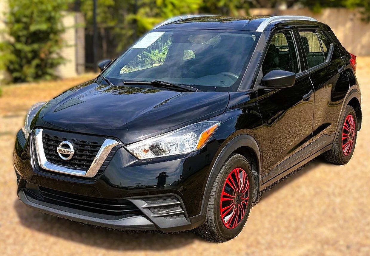 Used 2019 Nissan Kicks S FWD image 2