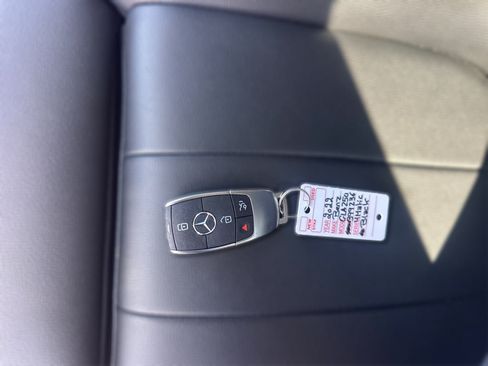 Used 2022 Mercedes-Benz GLA 250 4MATIC w/ Premium Package Lite image 34