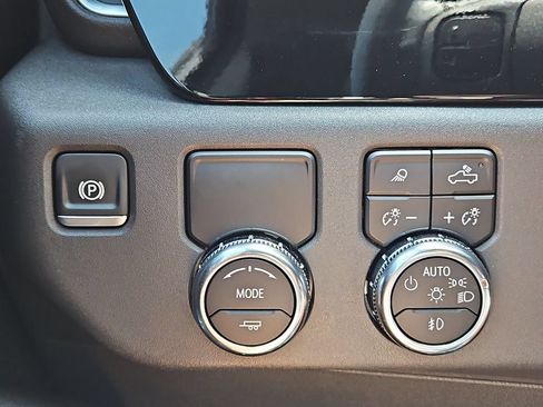 Certified 2024 GMC Sierra 1500 SLT RWD image 18