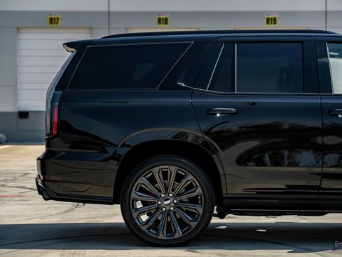 Used 2025 Cadillac Escalade V image 21