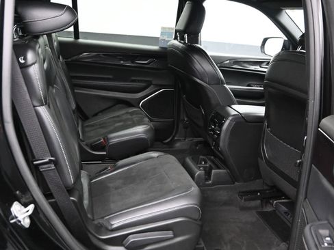 Used 2022 Jeep Grand Cherokee L Laredo AWD/4WD image 13