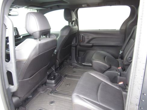 Certified 2024 Toyota Sienna XLE Woodland Edition AWD/4WD image 15