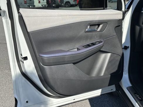New 2026 Nissan Leaf SV+ w/ Illuminated Package FWD image 12