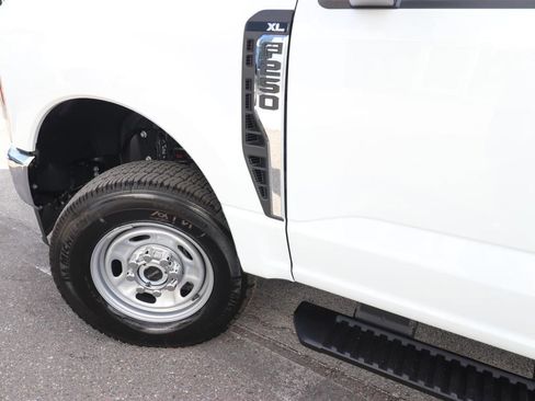 New 2026 Ford F250 XL w/ XL Chrome Package image 4