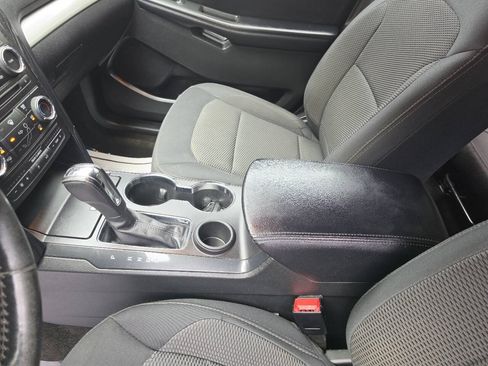 Used 2017 Ford Explorer XLT FWD image 21