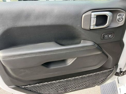 Used 2018 Jeep Wrangler Unlimited Sahara image 23