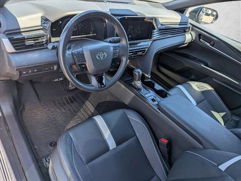 Used 2025 Toyota Camry SE FWD image 9