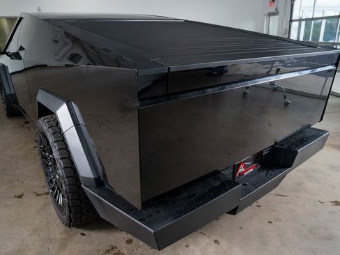 Used 2024 Tesla Cybertruck AWD Crew Cab image 13
