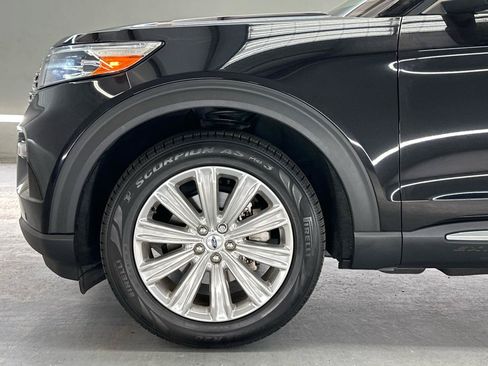 Used 2022 Ford Explorer Limited w/ Limited Technology Package RWD image 5