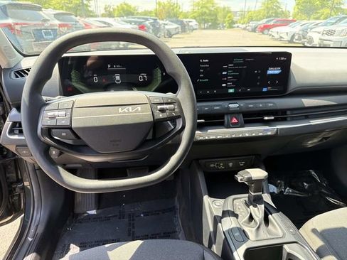 Used 2025 Kia K4 FWD image 17