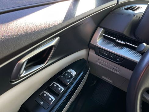 Used 2023 Kia Carnival LX image 23