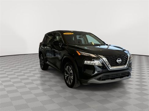 Used 2023 Nissan Rogue SV image 2