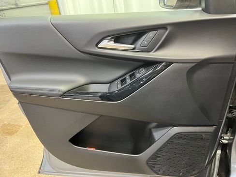 Used 2025 Chevrolet Equinox LT image 12