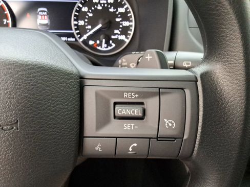 Used 2025 Nissan Rogue S image 23