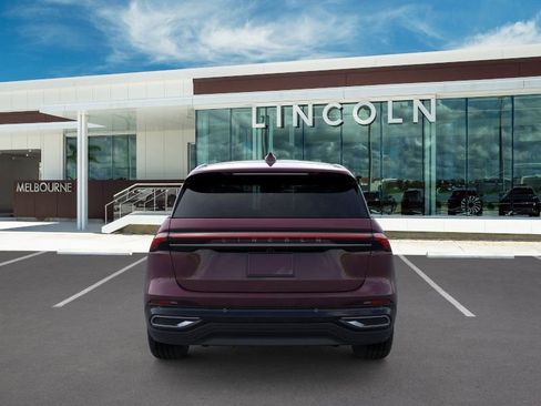New 2025 Lincoln Nautilus Premier image 5