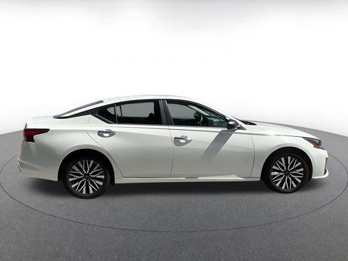 Used 2025 Nissan Altima 2.5 SV FWD image 16