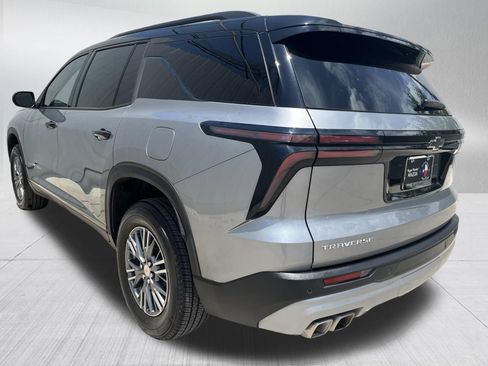 Used 2026 Chevrolet Traverse LT FWD image 6