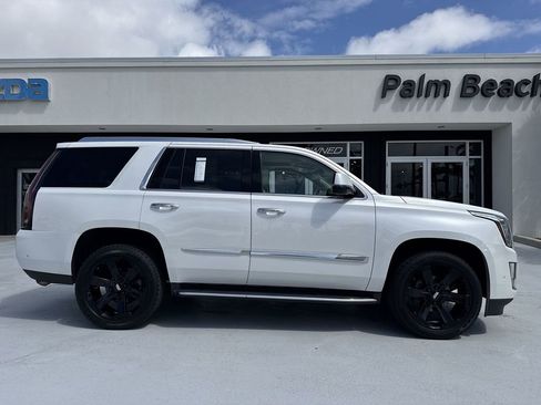 Used 2018 Cadillac Escalade Luxury AWD/4WD image 23