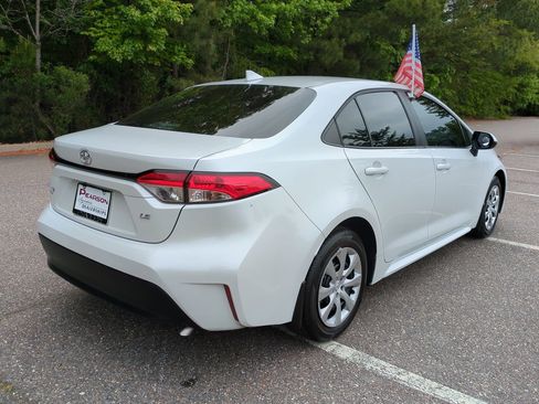 Used 2025 Toyota Corolla LE FWD image 4