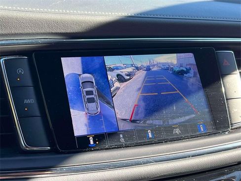 Used 2024 Buick Enclave Premium image 32