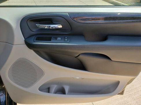 Used 2017 Dodge Grand Caravan SE w/ Power Window Group FWD image 19