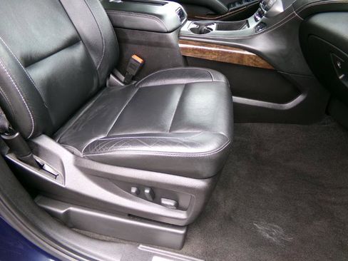 Used 2018 Chevrolet Suburban LT image 42