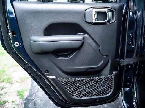 New 2025 Jeep Gladiator Sport image 27