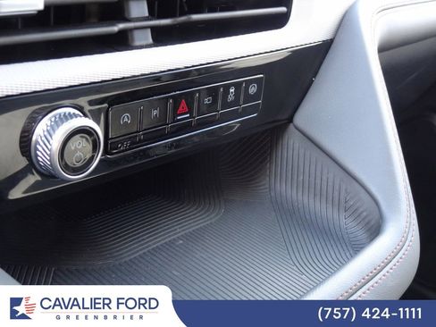 Used 2026 Ford Explorer Active w/ Active Comfort Package AWD/4WD image 9
